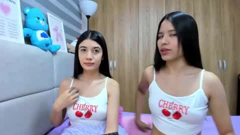 Snapshot of roseandmiah chatting on June 2026 03:09:02 AM Rose y Miah online show from June 2026 03:09:02 AM