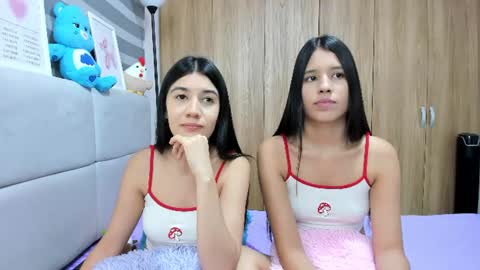 Snapshot of roseandmiah chatting on July 2026 03:32:01 AM Rose y Miah online show from July 2026 03:32:01 AM