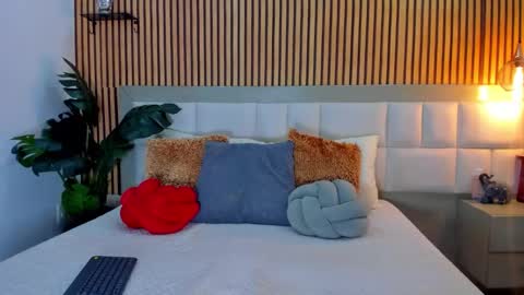 roseaurora online show from January 2026 01:04:01 PM