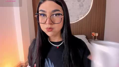 Snapshot of rosecassie chatting on April 2026 03:16:01 PM Rose online show from April 2026 03:16:01 PM