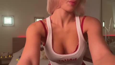 Roselyn  online show from October 2025 03:23:02 PM