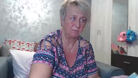 Lovepinklilly online show from November 2025 05:26:01 PM