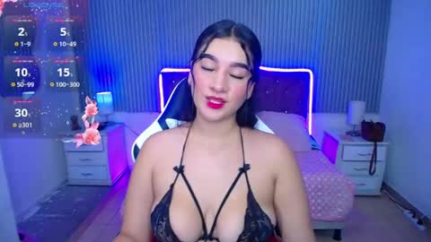 Snapshot of roses_liittle_ chatting on April 2026 12:44:02 AM roses_liittle_ online show from April 2026 12:44:02 AM