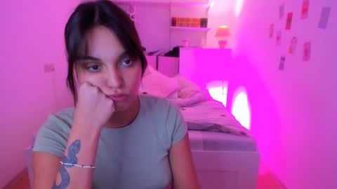 Snapshot of roshelle_xxx chatting on February 2025 01:13:02 PM Roshelle online show from February 2025 01:13:02 PM