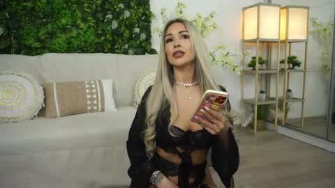 Snapshot of roshen_amira chatting on May 2026 12:54:02 PM Amii online show from May 2026 12:54:02 PM