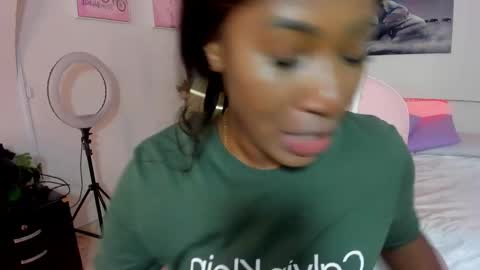 Snapshot of rosi_cooper chatting on March 2026 11:25:01 AM rosi_cooper online show from March 2026 11:25:01 AM