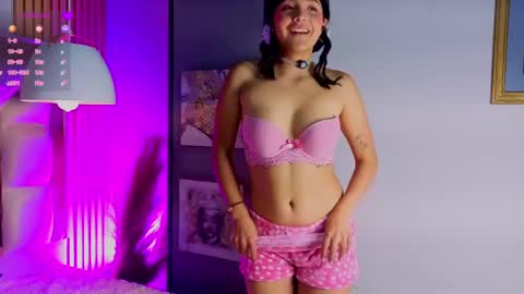 Snapshot of rosiejones_ chatting on May 2026 03:57:02 AM Rosie online show from May 2026 03:57:02 AM