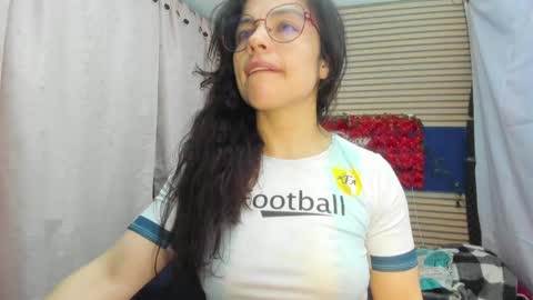 Snapshot of rosse_25 chatting on May 2026 12:13:01 PM Would you like to help me with supplementation and sports suits so I can compete in powerlifting online show from May 2026 12:13:01 PM