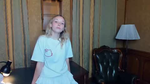 Snapshot of rossiehendsbee chatting on July 2026 07:41:01 PM Anne online show from July 2026 07:41:01 PM