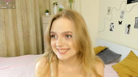 Im Luna online show from April 2026 09:30:02 PM