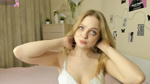 Im Luna online show from May 2026 09:08:02 PM