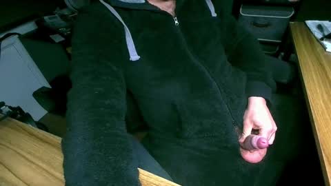 Snapshot of roughwonder chatting on January 2025 05:43:02 AM Luke online show from January 2025 05:43:02 AM