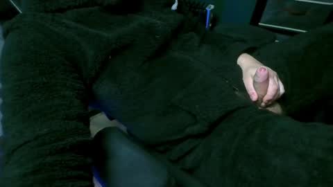 Snapshot of roughwonder chatting on January 2025 07:43:02 AM Luke online show from January 2025 07:43:02 AM