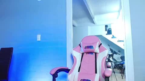 Snapshot of rousebonnett chatting on February 2025 08:24:01 PM ROUSE online show from February 2025 08:24:01 PM