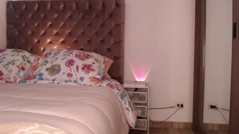 Rouss marie henao  online show from December 2025 01:16:02 PM