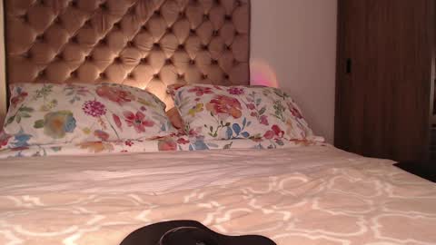 Rouss marie henao  online show from April 2026 02:00:02 AM