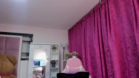 Snapshot of rousse_hills_ chatting on May 2026 11:12:01 PM rousse_hills_ online show from May 2026 11:12:01 PM