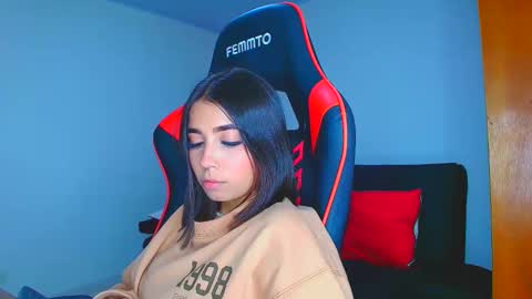 Snapshot of rousse_violet chatting on January 2026 01:53:02 AM rousse_violet online show from January 2026 01:53:02 AM