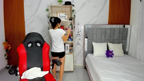 Snapshot of roussescoot chatting on November 2025 02:22:02 AM roussescoot online show from November 2025 02:22:02 AM