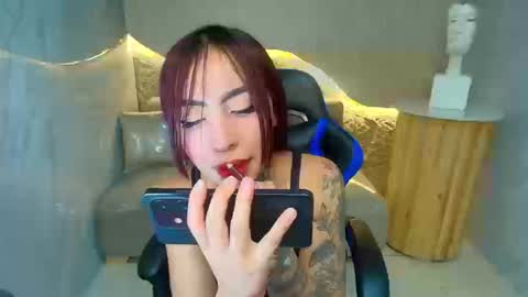 Snapshot of roux_r chatting on September 2025 07:57:01 PM Roux online show from September 2025 07:57:01 PM