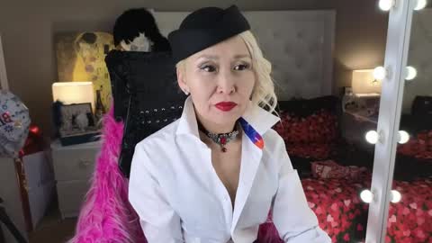 Snapshot of roxalanastar chatting on April 2026 08:19:02 AM Roxalana online show from April 2026 08:19:02 AM