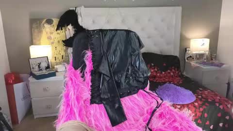 Snapshot of roxalanastar chatting on May 2026 07:22:02 PM Roxalana online show from May 2026 07:22:02 PM