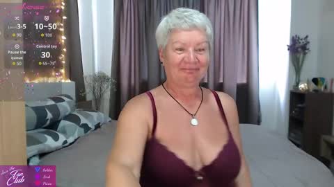 Snapshot of roxana_brooks chatting on May 2026 01:57:01 AM Roxana online show from May 2026 01:57:01 AM