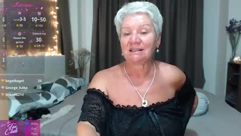 Snapshot of roxana_brooks chatting on May 2026 02:03:02 PM Roxana online show from May 2026 02:03:02 PM