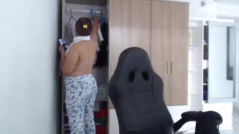 Roxana online show from December 2025 05:30:01 PM