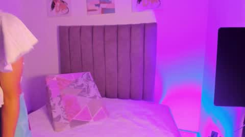 Roxane online show from January 2026 01:02:02 PM