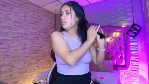 roxanne_han online show from September 2025 11:34:02 AM