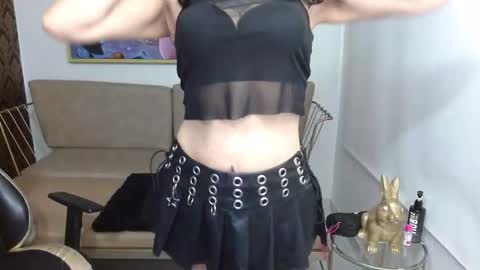 Roxanne online show from November 2025 08:18:01 PM