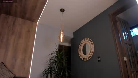 Roxanne Hill  online show from December 2025 11:41:01 AM