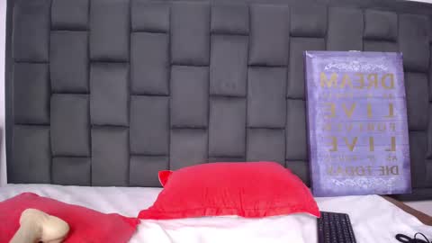 Snapshot of roxannehott chatting on February 2025 09:26:02 PM ross brown online show from February 2025 09:26:02 PM