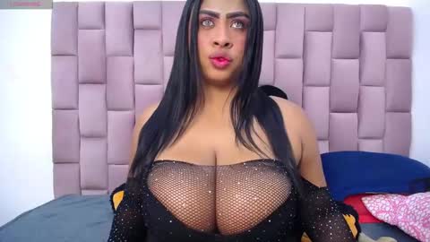 Snapshot of roxannehott chatting on December 2025 07:33:02 PM ross brown online show from December 2025 07:33:02 PM