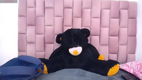 Snapshot of roxannehott chatting on February 2026 08:18:02 PM ross brown online show from February 2026 08:18:02 PM