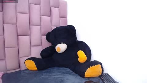 Snapshot of roxannehott chatting on March 2026 07:53:02 PM ross brown online show from March 2026 07:53:02 PM