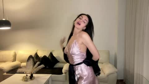 Roxy online show from April 2026 09:37:02 PM