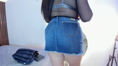 Snapshot of roxie_ns chatting on February 2026 12:06:02 PM Roxie online show from February 2026 12:06:02 PM