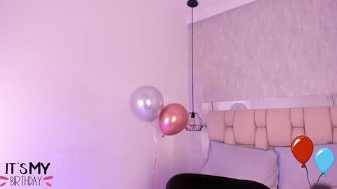 Snapshot of roxie_summers chatting on January 2025 10:40:01 PM Roxie online show from January 2025 10:40:01 PM