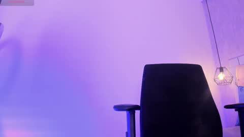 Snapshot of roxie_summers chatting on February 2025 11:53:02 PM Roxie online show from February 2025 11:53:02 PM