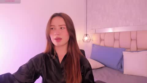 Snapshot of roxie_summers chatting on February 2025 10:36:02 PM Roxie online show from February 2025 10:36:02 PM