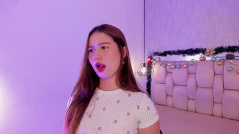 Roxie  online show from December 2025 07:43:02 PM