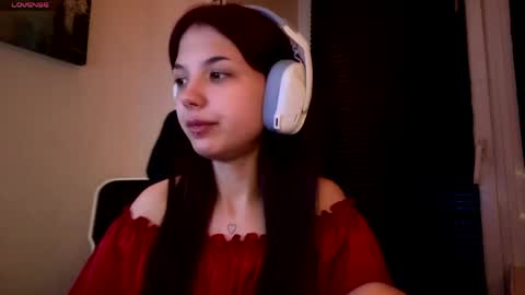 Snapshot of roxiepiurkowski chatting on April 2026 05:30:01 PM Hana online show from April 2026 05:30:01 PM