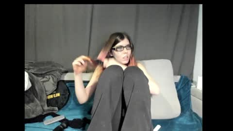 roxihazeleyes online show from January 2025 03:43:01 AM