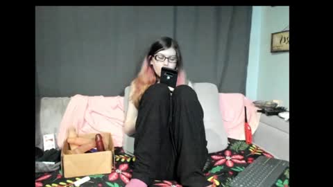 roxihazeleyes online show from January 2025 10:34:01 AM