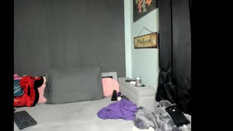 roxihazeleyes online show from February 2026 05:00:02 AM