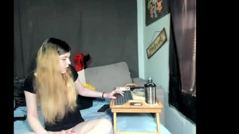 roxihazeleyes online show from March 2026 04:51:01 PM