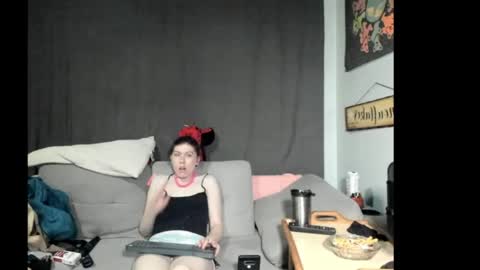 Snapshot of roxihazeleyes chatting on June 2026 01:17:02 PM roxihazeleyes online show from June 2026 01:17:02 PM