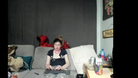 Snapshot of roxihazeleyes chatting on June 2026 01:28:02 AM roxihazeleyes online show from June 2026 01:28:02 AM